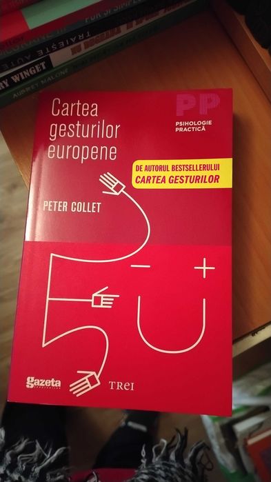 Vând cărți la 10 lei