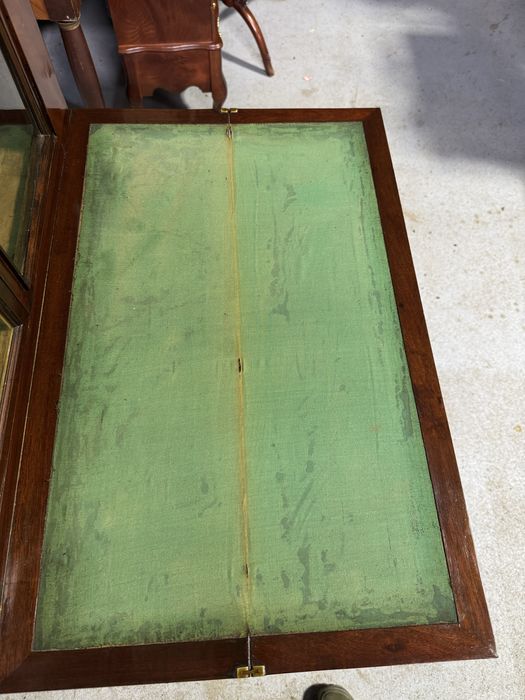 Birou stil Louis XVI cu vitrina, din lemn masiv - piesa eleganta