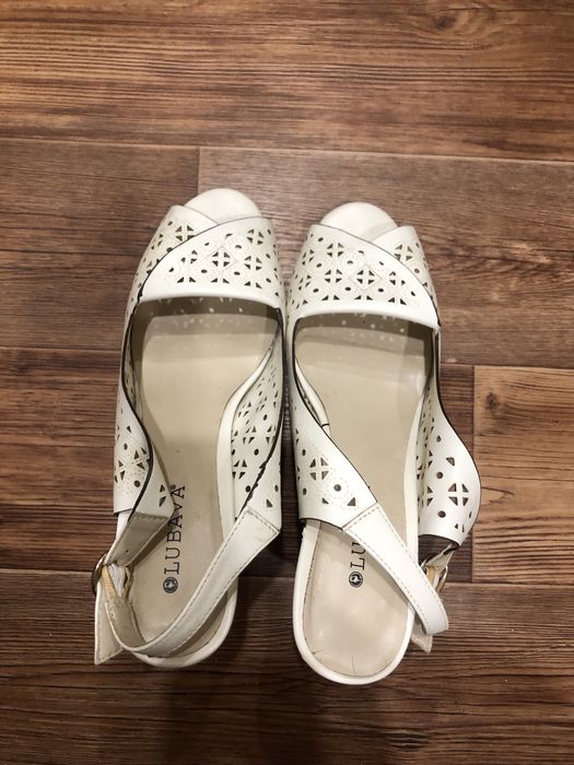 Босоножки белые размер 40