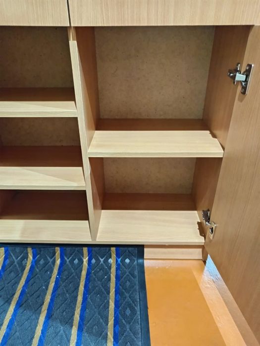 Продам тумбу недорого.