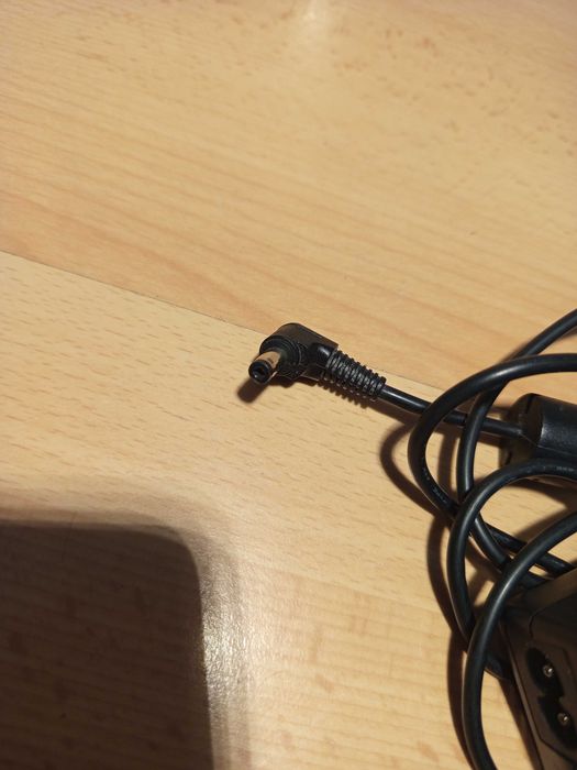 Адаптер, зарядно за лаптоп 19V 2.64A