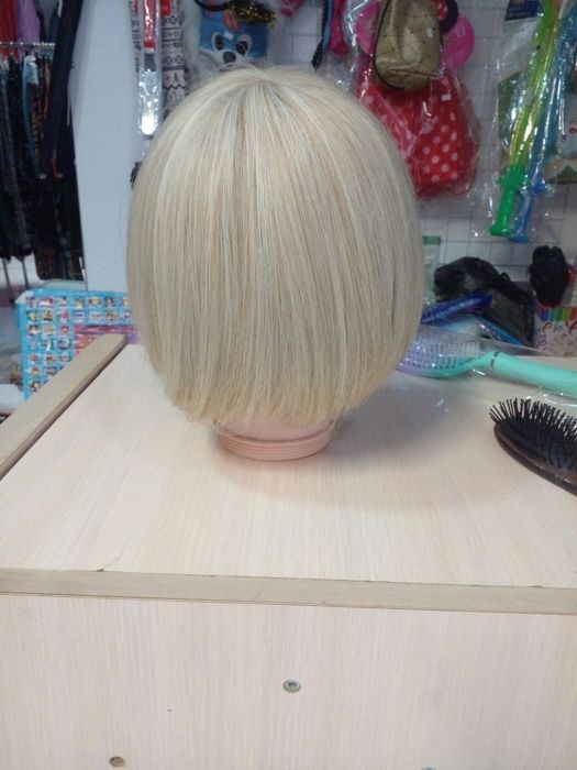 Парик каре пепельный блонд натуральный волос в хорошем состояние