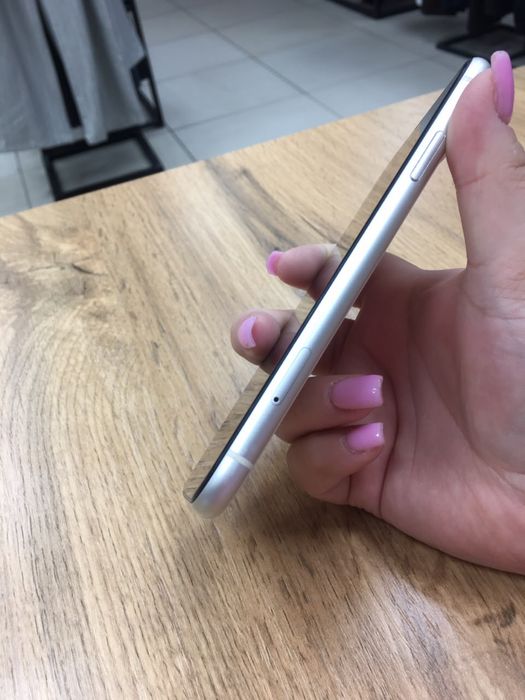 iPhone 11 128 GB — White