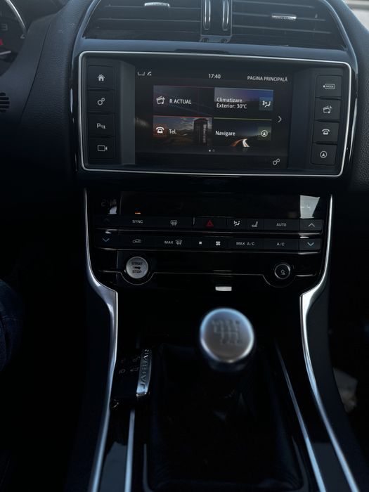Jaguar XE 2.0D 2016