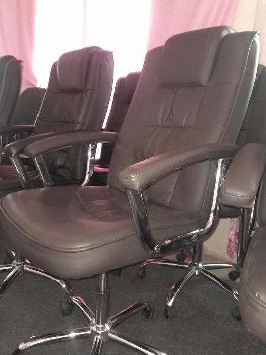 Кресло сотилади офисные