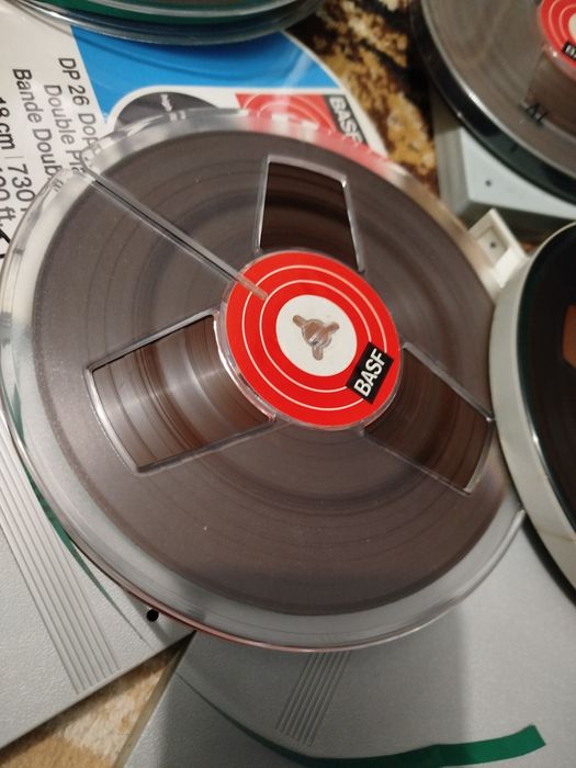 Lot  10 Benzi magnetofon Basf