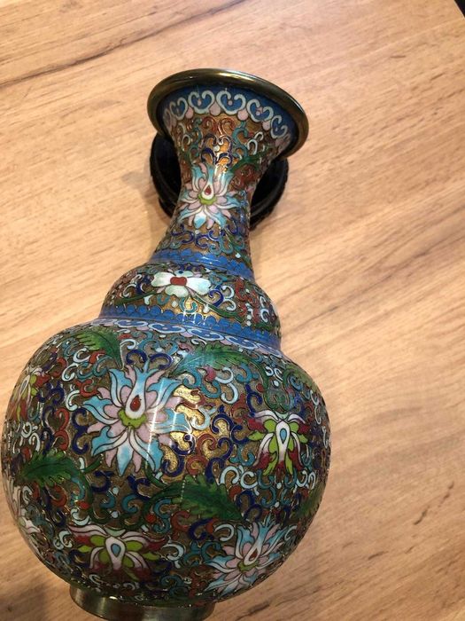 Vand vaza asiatica cloisonne , bronz si email