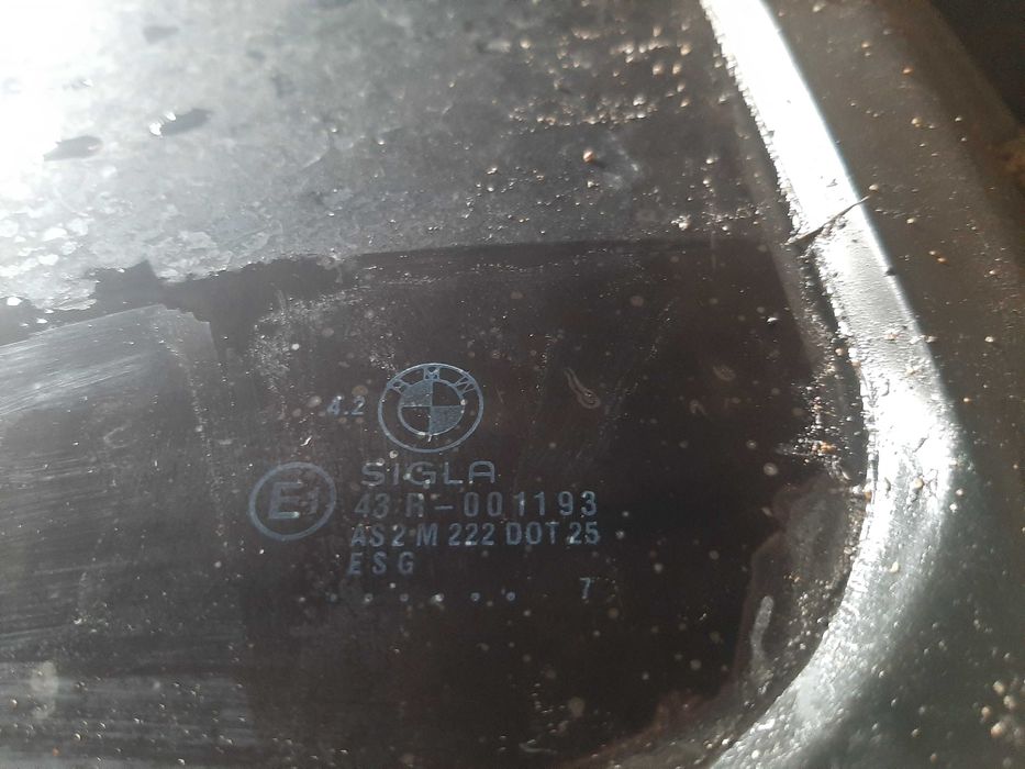 Стёкла на  бмв е 30 или е36 универсал  ЧИТАЙТЕ ОПИСАНИЕ