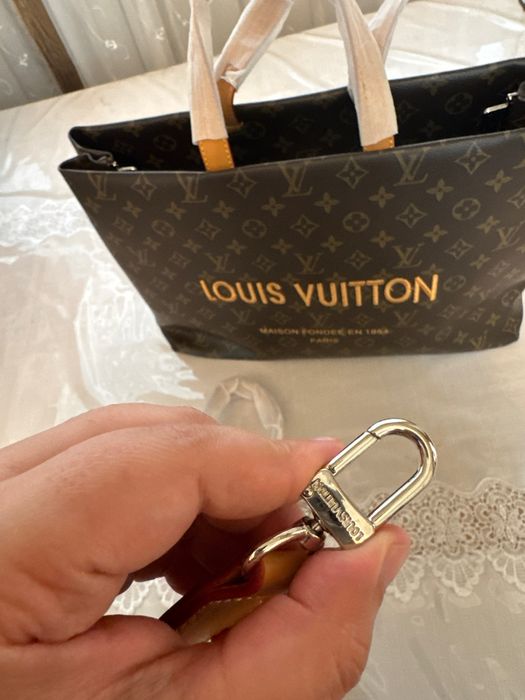 Сумка LV очень удобная
