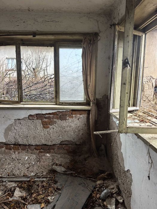 Масивна къща на 3 етажа