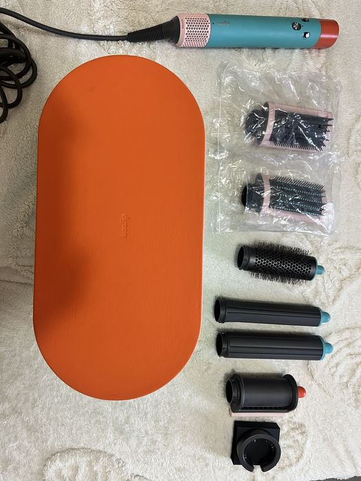 Продаю новый оригинальный дайсон