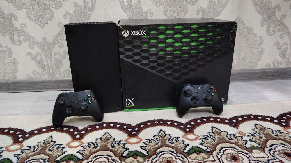 Продам Xbox series X 1 тб состояние отличное 2 джойстик