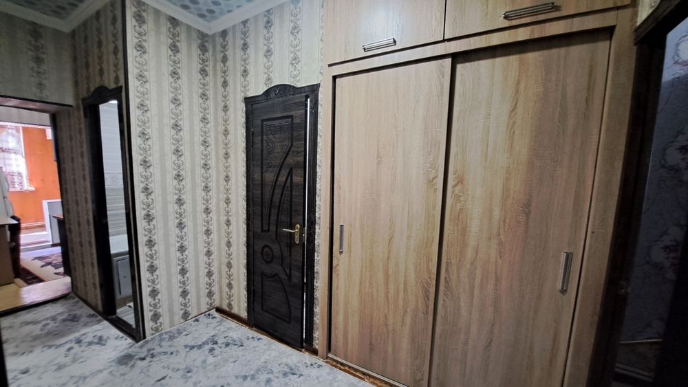 Чирчик шахар 
10-микрораён 25-мактаб ёнида 
#2-хона 3-этаж 
Квартир