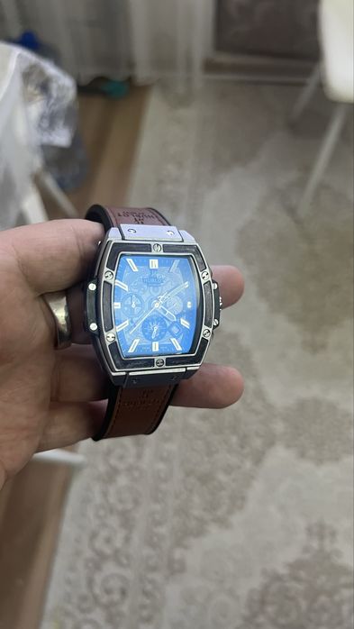HUBLOT часы новые