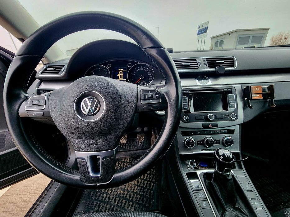 VW Passat B7 2012 cu carlig retractabil