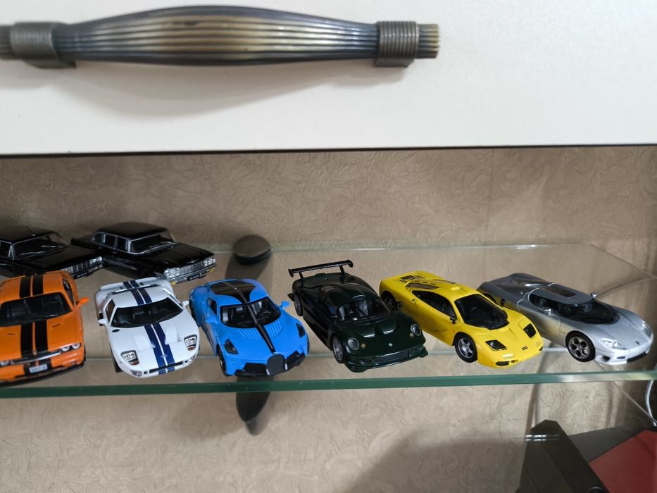 Коллекция моделей автомобилей