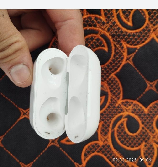 Продам кейс наушников Айрподс 3