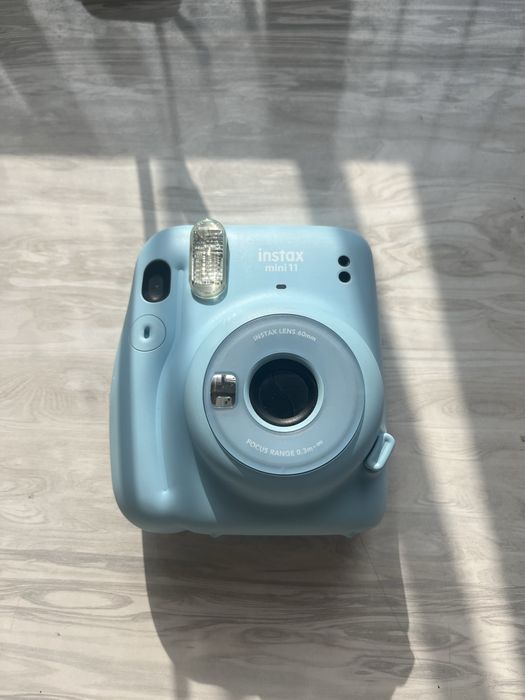 Продам Instax mini 11