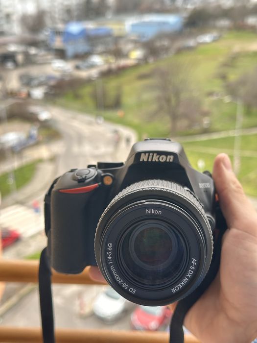 Nikon D3500 с 55-200mm обектив