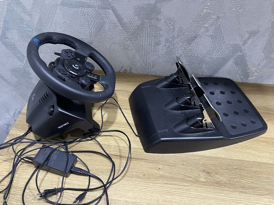 Игровой руль с педалями Logitech G923