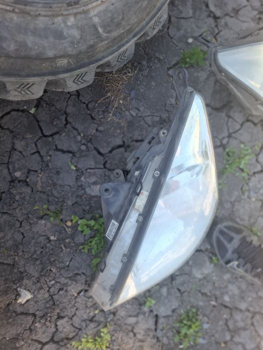 Vand  capota radiatoare faruri st dr grila fata ford focus 1 mot 1.8 diesel