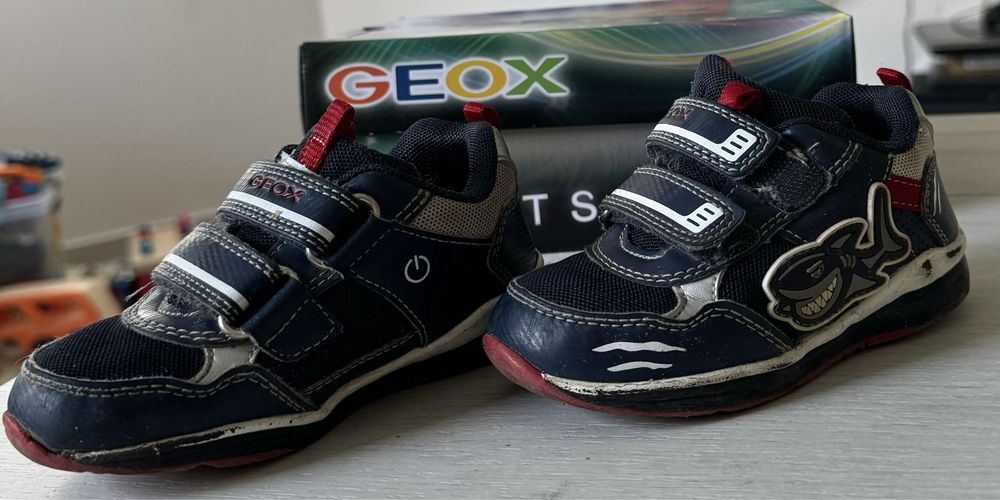 Светещи маратонки GEOX