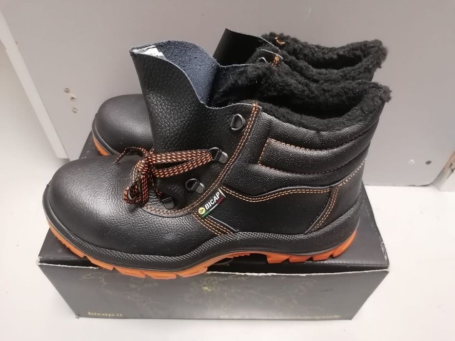 Продам ботинки 42р.