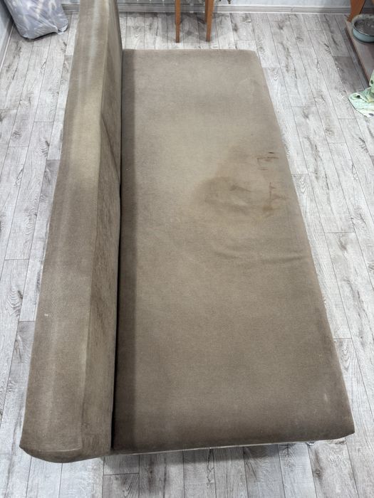 Старый раскладной диван