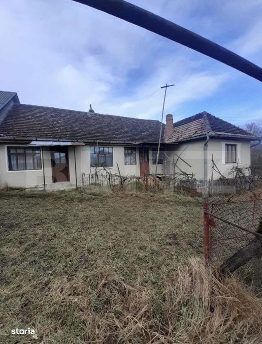 Casa de vanzare, 19 arii de teren, zona Monor