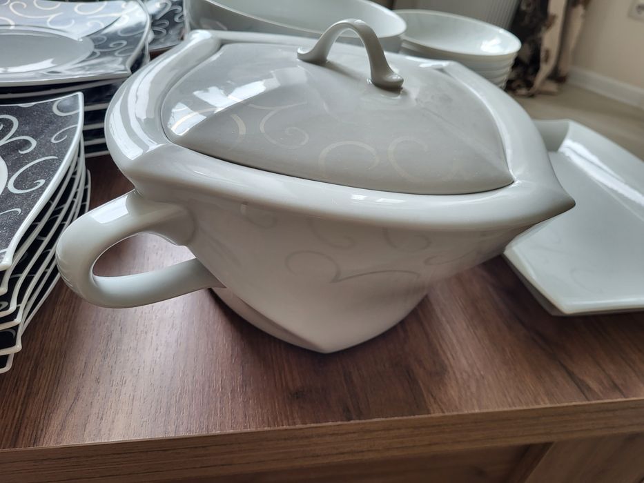 Столовый обеденный набор посуды