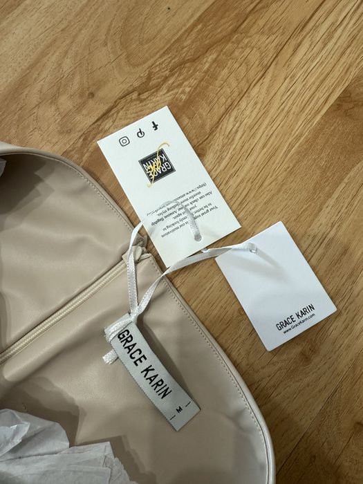 Нова кожена пола цвят много светло бежово