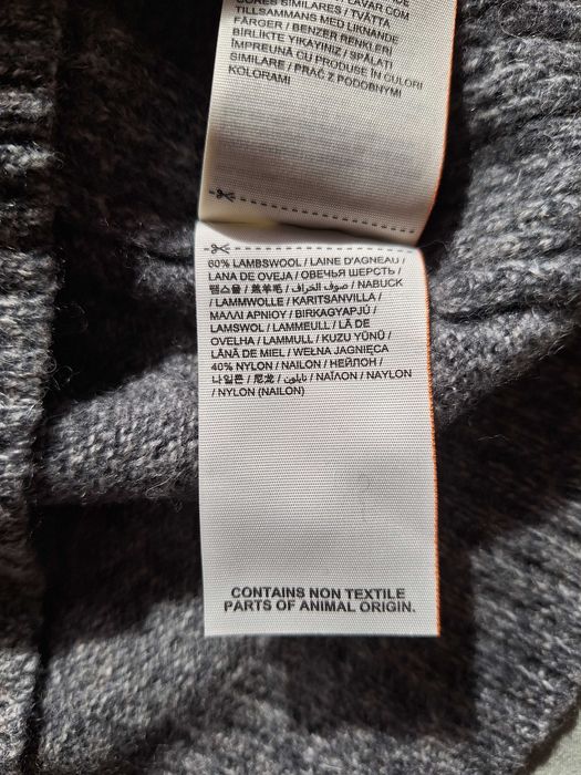 Топъл вълнен пуловер  Superdry.