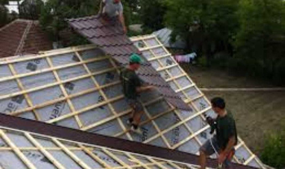 Tigla metalica pentru acoperisuri montaj