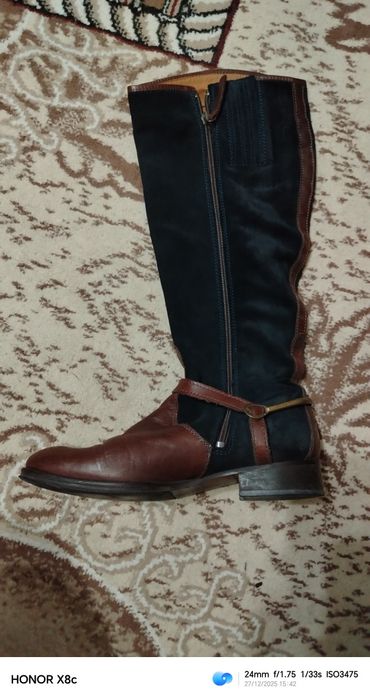 Продаю женские сапоги