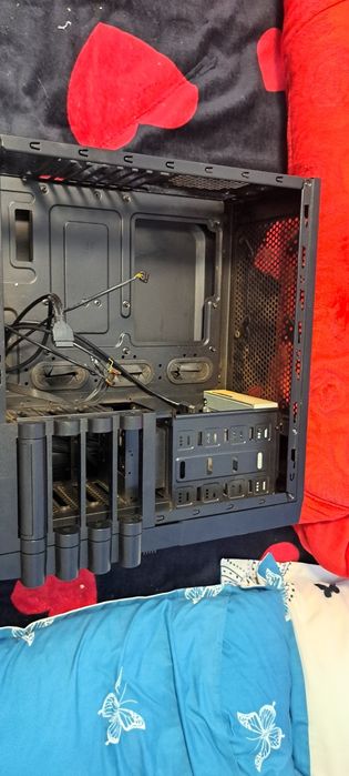 Carcasă e foarte bună