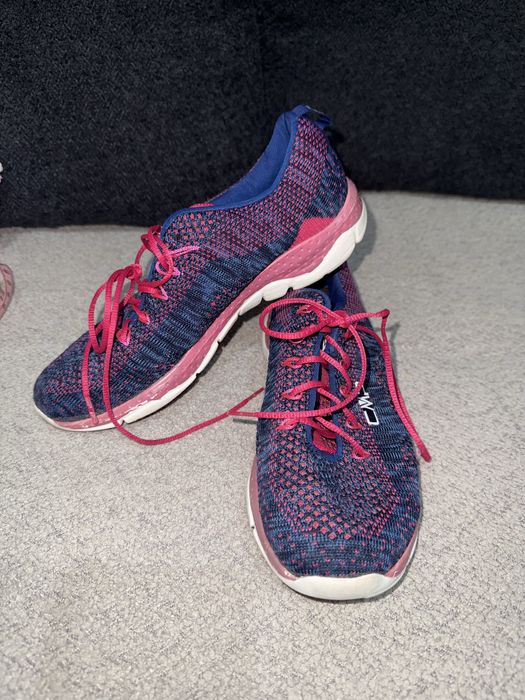 Цветни маратонки