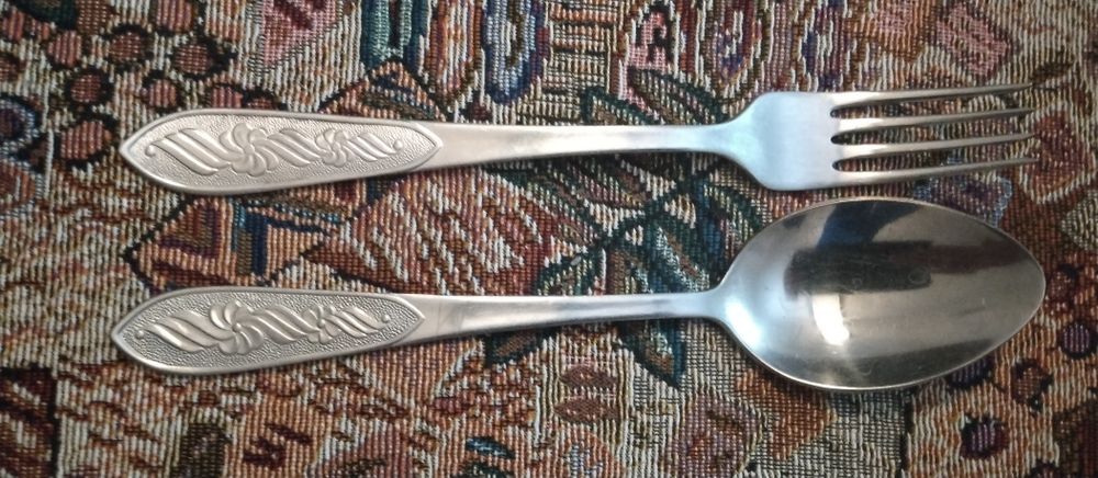 Лот 55 бр вилици, лъжици нови и запазени от времето от 1980г