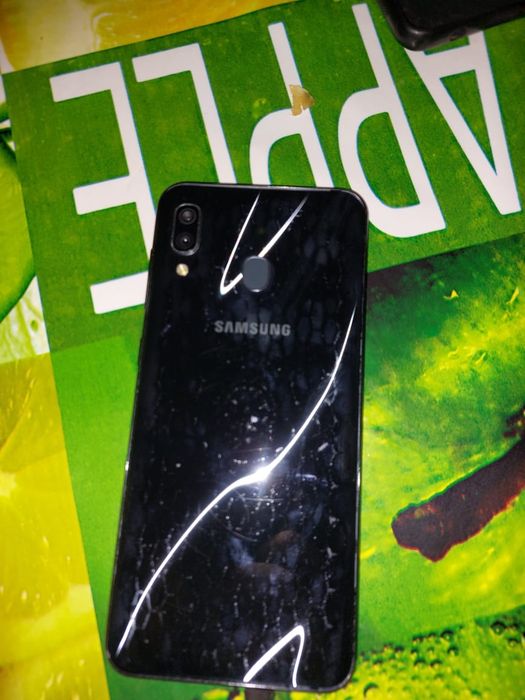 Samsung А30 мобильный телефон