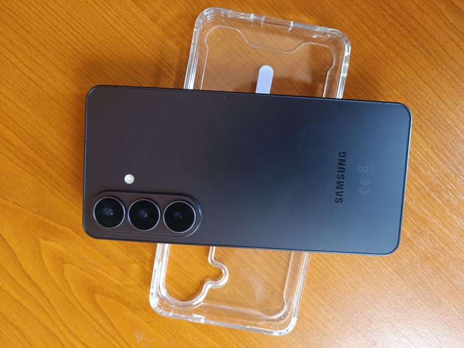 Schimb Samsung s26 256gb nou cu iphone 16 pro max sau 16 pro plus diferenta