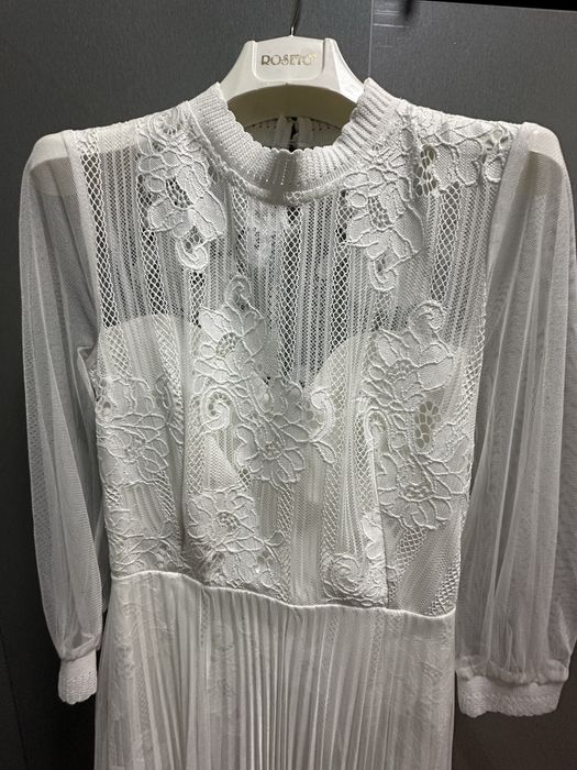 Красивое белое платье