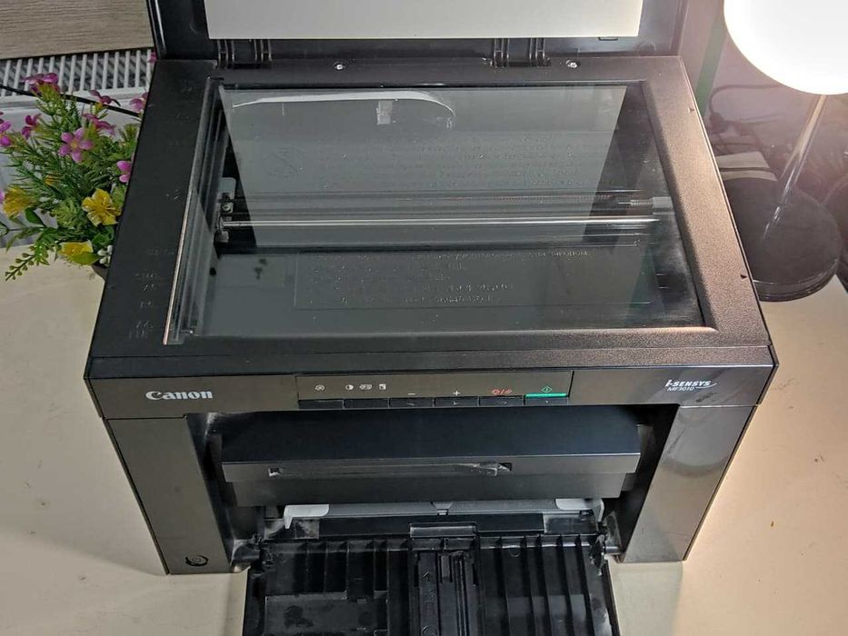 Принтер Три в Одном Canon 3010 МФУ почти новый