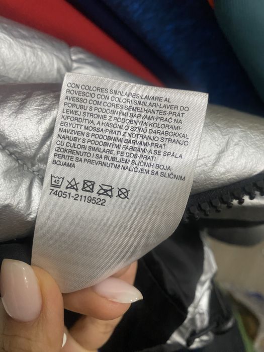 Пуховик стального цвета