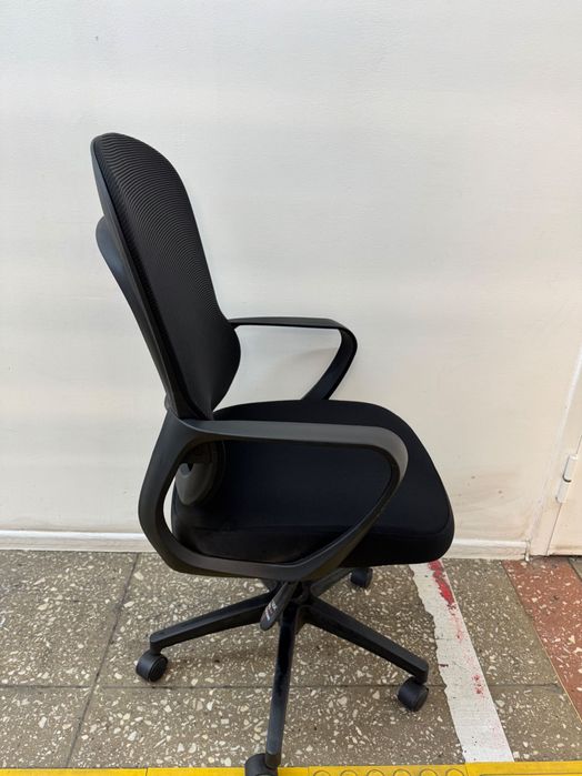 Офисный стул регулируемый