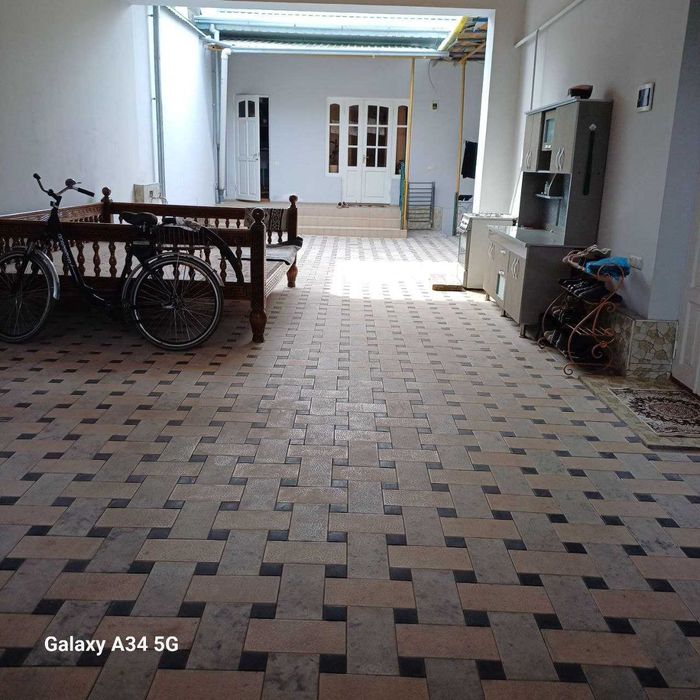 Центрда. Уй сотаман 6 хона 4 сотих расм озиники .брусчаткали