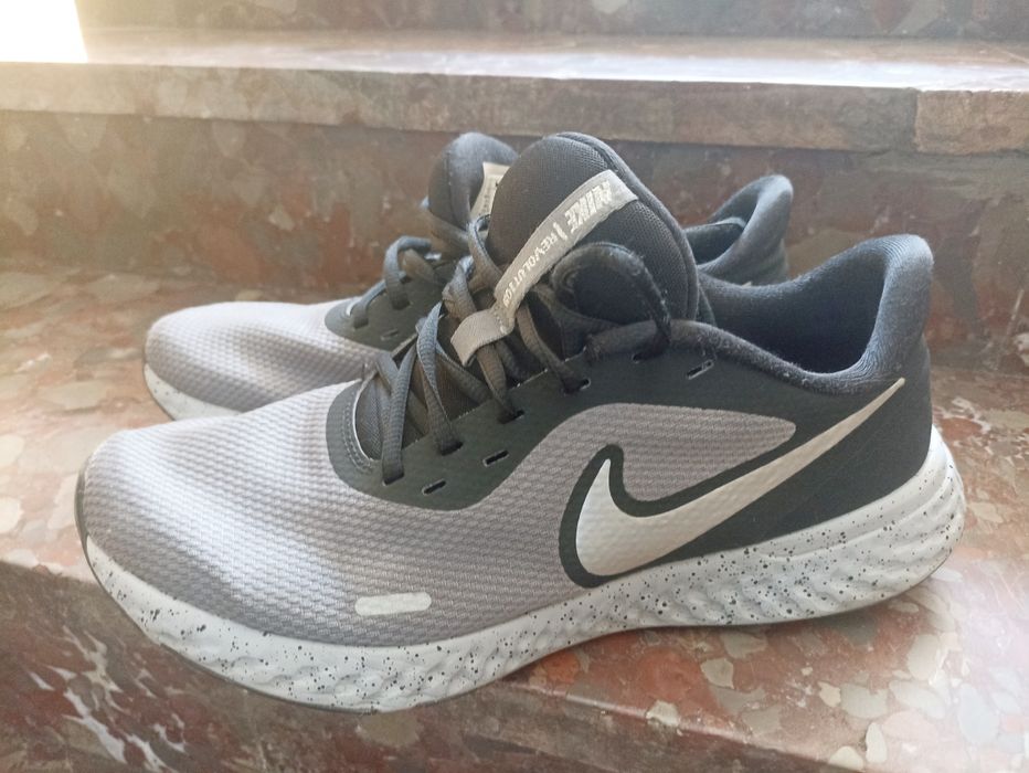 Продавам маратонки NIKE - 40 лв.