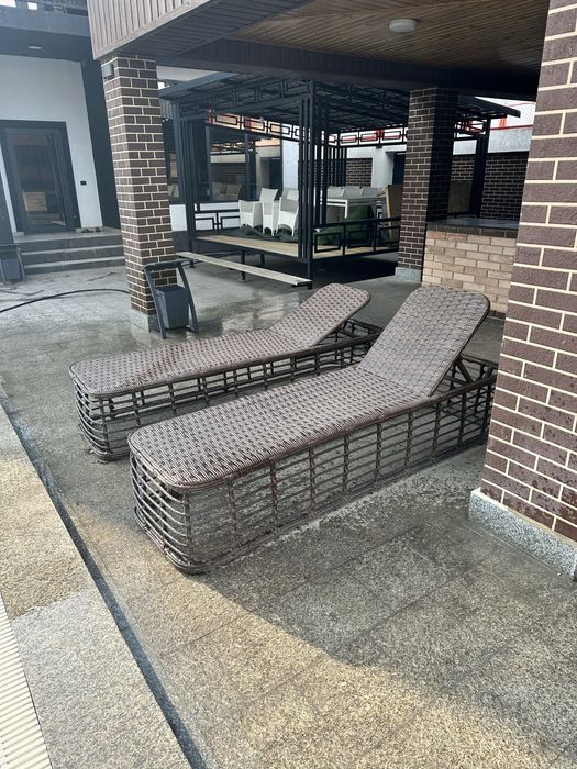 Продам лежаки бассейные