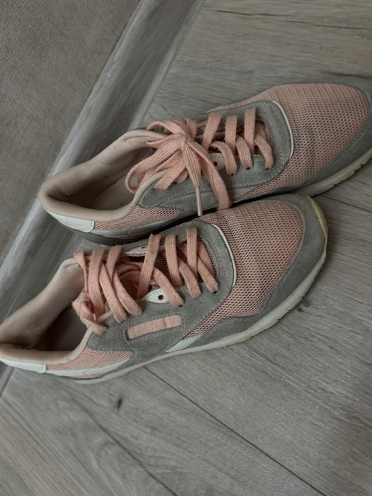 Продам кроссовки рибок