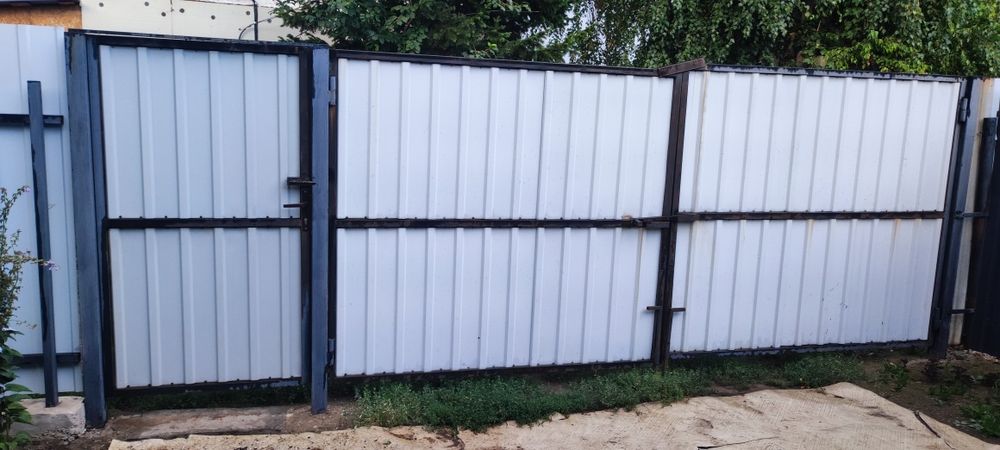 Продам ворота металлические с калиткой
