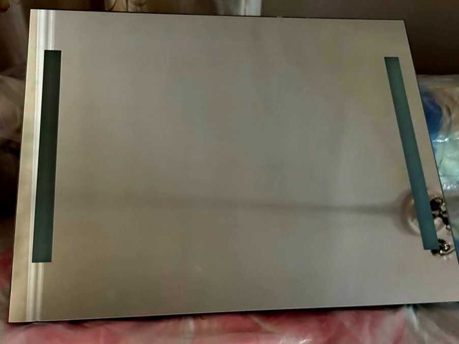 Зеркало с двухсторонней подсветкой