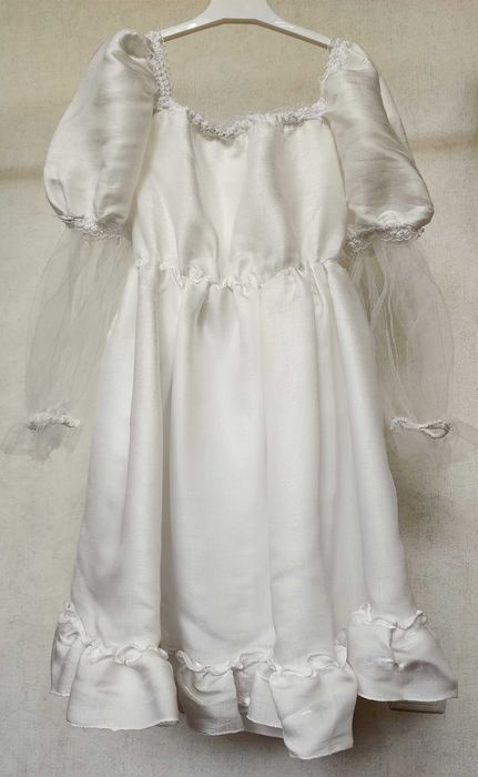 Платье белого цвета для девочки